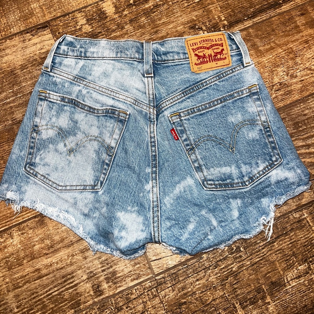 Levi’s 501 High Rise Tie-Dye short, size 25